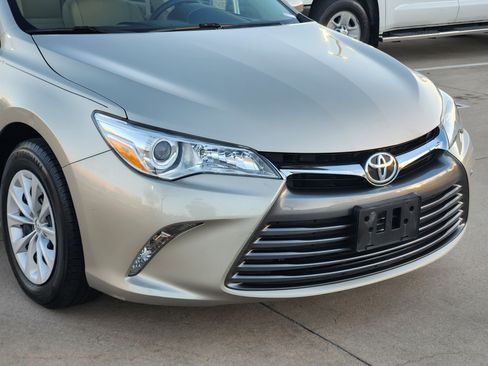 Used 2015 Toyota Camry LE image 7