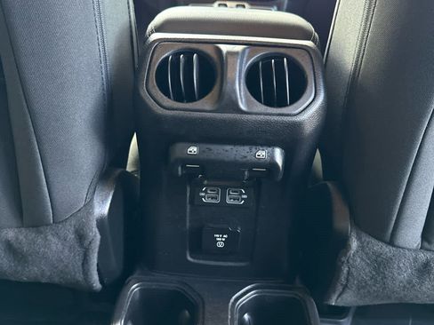 Used 2021 Jeep Wrangler Unlimited Sahara image 14