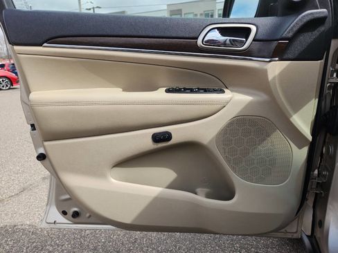 Used 2014 Jeep Grand Cherokee Limited w/ Trailer Tow Group IV image 21