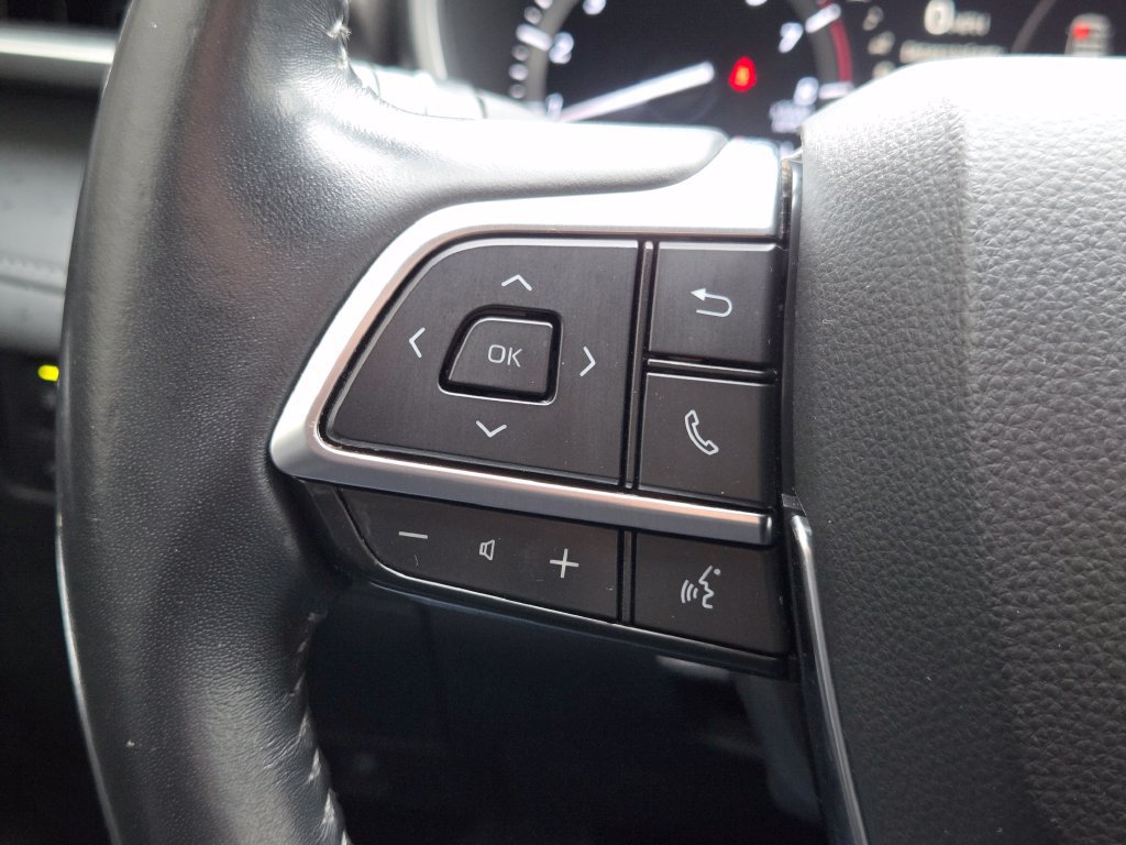 Used 2021 Toyota Highlander XLE AWD/4WD image 18