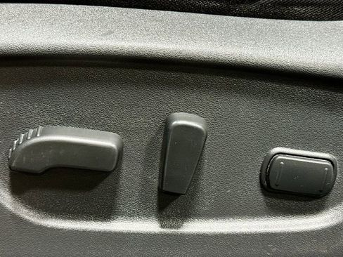 Used 2018 Nissan Rogue SV image 20