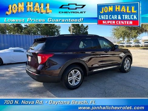 Used 2022 Ford Explorer XLT image 12