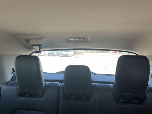 Used 2022 Nissan Pathfinder SL FWD image 32