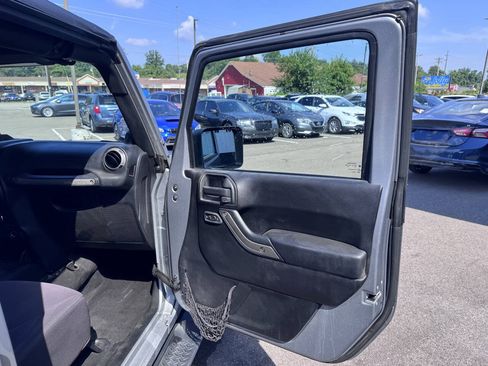Used 2013 Jeep Wrangler Unlimited Sport AWD/4WD image 14