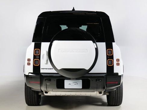 New 2026 Land Rover Defender 130 X-Dynamic SE image 7
