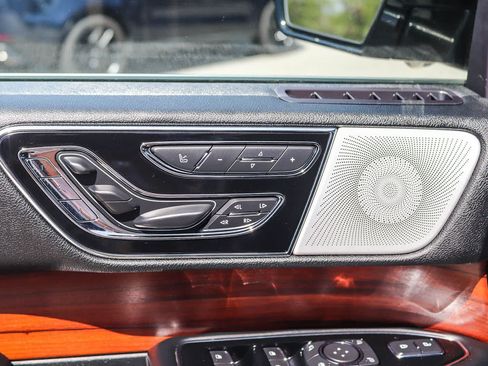 Used 2019 Lincoln Navigator L Reserve AWD/4WD image 23