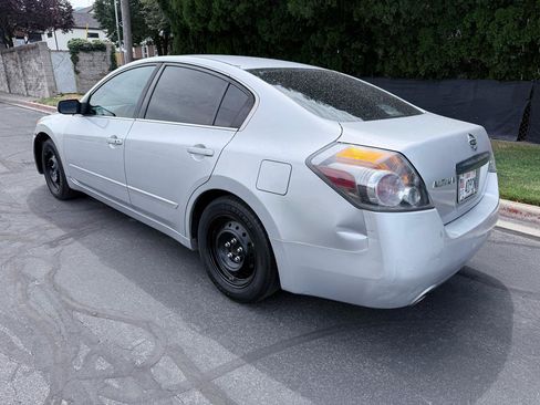 Used 2010 Nissan Altima 2.5 S FWD image 3