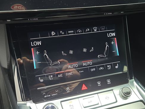 Used 2024 Audi Q8 e-tron Prestige image 24