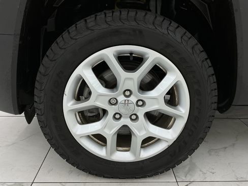 Used 2017 Jeep Renegade Latitude w/ Cold Weather Group AWD/4WD image 45