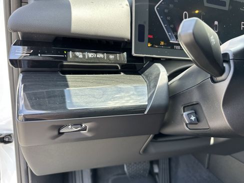 New 2026 BMW 530i xDrive AWD/4WD image 30