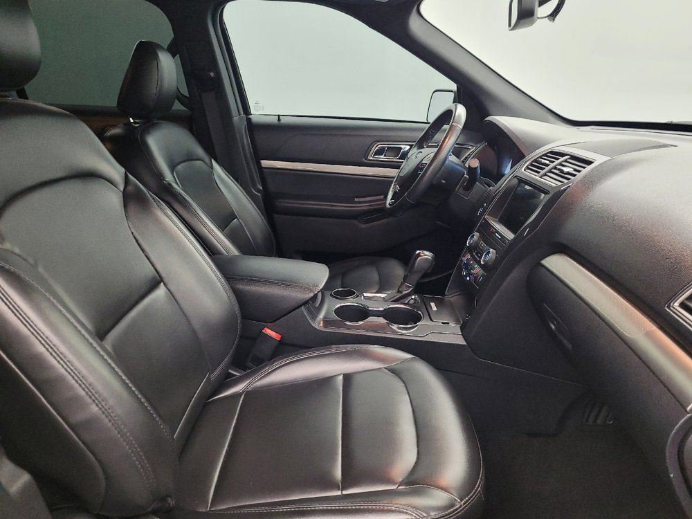 Used 2019 Ford Explorer XLT w/ Equipment Group 202A FWD image 21