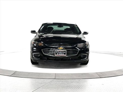 Used 2017 Chevrolet Malibu LT image 2