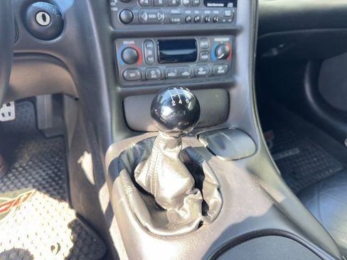 Used 2000 Chevrolet Corvette Coupe w/ Roof Pkg image 36