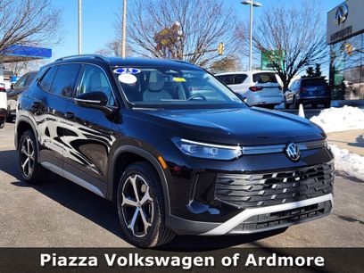 Certified 2025 Volkswagen Tiguan SE w/ Panoramic Sunroof Package