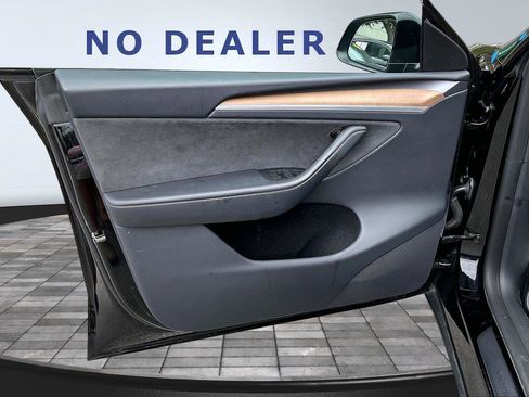 Used 2023 Tesla Model Y Long Range AWD/4WD image 16