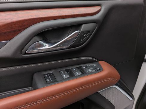 Certified 2023 GMC Yukon XL Denali Ultimate AWD/4WD image 12