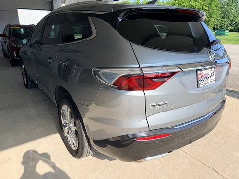 Used 2024 Buick Enclave Essence w/ Experience Buick Package FWD image 10