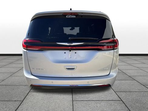 New 2026 Chrysler Pacifica Select image 4