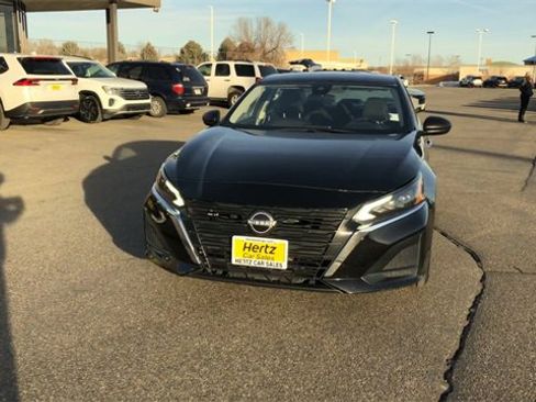 Used 2024 Nissan Altima 2.5 S image 3