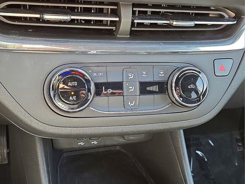 Used 2025 Buick Envista Preferred image 28