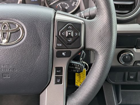 Used 2020 Toyota Tacoma SR5 AWD/4WD image 26