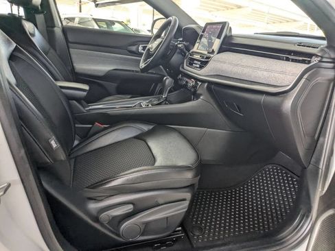Used 2025 Jeep Compass Latitude w/ Sun & Sound Group AWD/4WD image 26