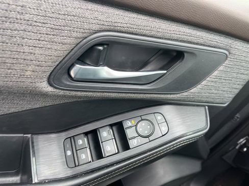 Used 2021 Nissan Rogue SV image 16