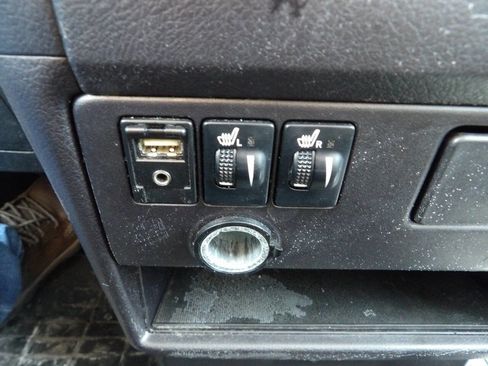 Used 2015 Toyota Sienna SE image 18