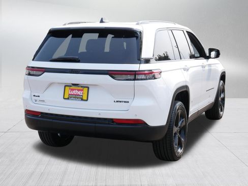 Used 2023 Jeep Grand Cherokee Limited w/ Black Appearance Package AWD/4WD image 5