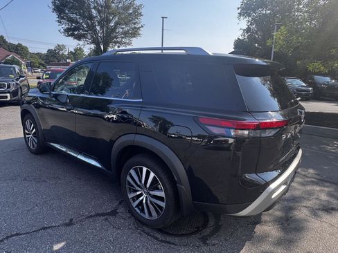 Used 2022 Nissan Pathfinder Platinum AWD/4WD image 5