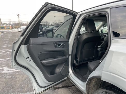 Used 2025 Volvo XC60 B5 Plus image 28