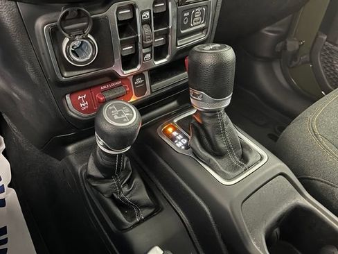 Used 2024 Jeep Wrangler Unlimited AWD/4WD image 34