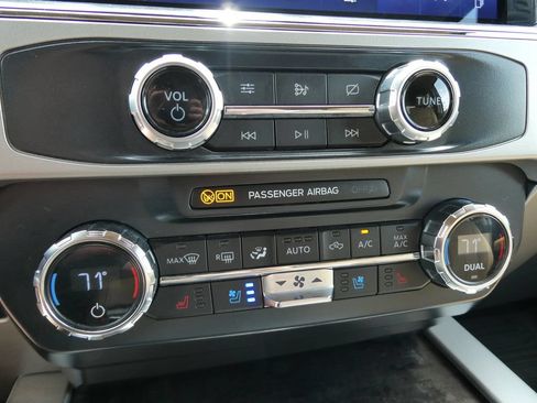 Used 2022 Ford F250 Lariat w/ Lariat Ultimate Package AWD/4WD image 29
