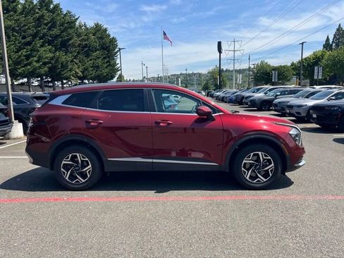 Used 2024 Kia Sportage LX AWD/4WD image 6