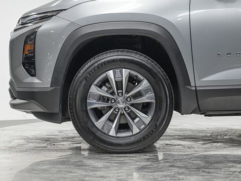 Used 2025 Chevrolet Equinox LT w/ Safety and Technology Package FWD image 3