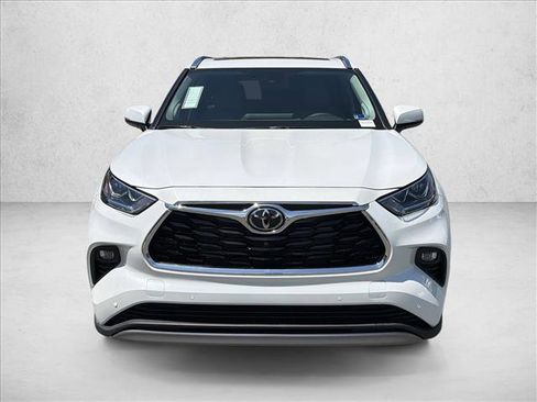 New 2026 Toyota Highlander Platinum AWD/4WD image 2