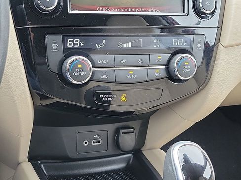 Used 2020 Nissan Rogue SV image 17