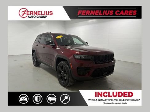 Used 2024 Jeep Grand Cherokee Altitude AWD/4WD image 1