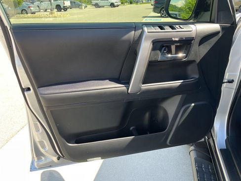 Used 2022 Toyota 4Runner SR5 Premium RWD image 6