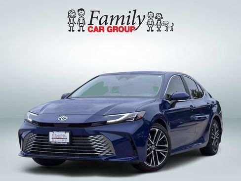 Used 2025 Toyota Camry XLE FWD image 1
