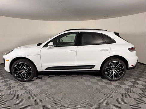 Certified 2025 Porsche Macan image 2