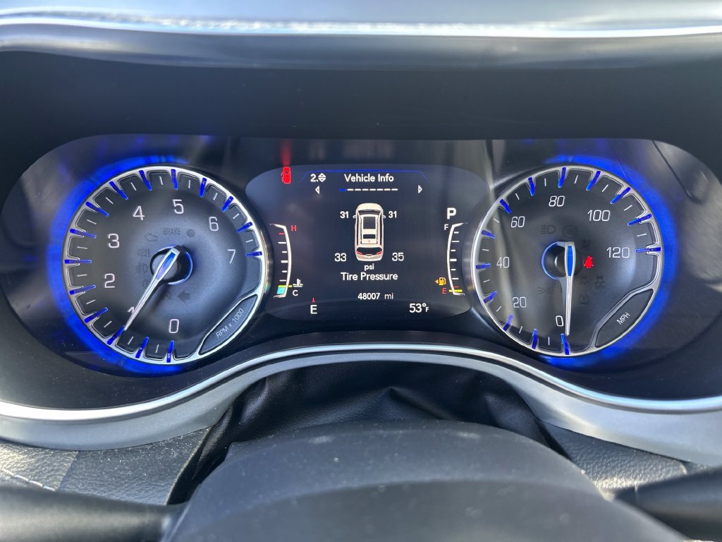Used 2025 Chrysler Pacifica Limited FWD image 18
