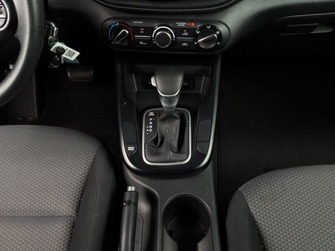 Used 2025 Kia Soul LX w/ LX Technology Package FWD image 13