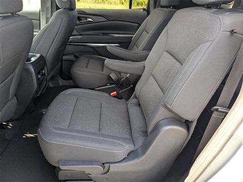Used 2024 Chevrolet Traverse LT image 31