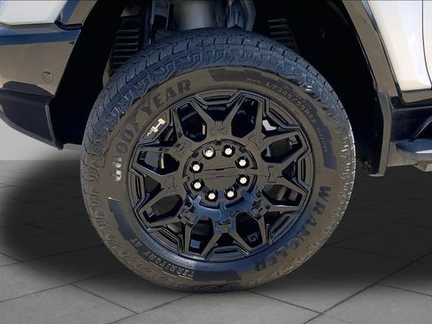 Certified 2025 GMC Hummer EV 3X w/ LPO, Dark Essentials Package AWD/4WD image 10