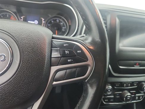 Used 2019 Jeep Cherokee Latitude Plus image 28