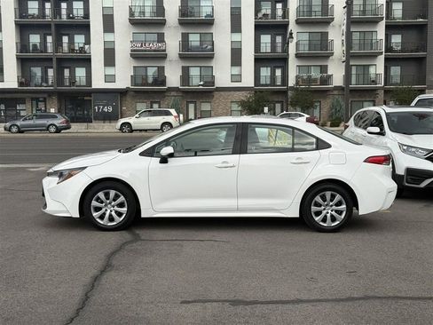 Used 2022 Toyota Corolla LE FWD image 4