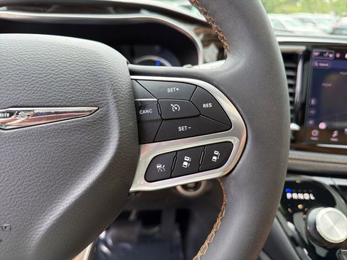 Used 2023 Chrysler Pacifica Pinnacle FWD image 24