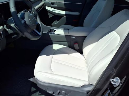New 2025 Hyundai Sonata Limited image 16