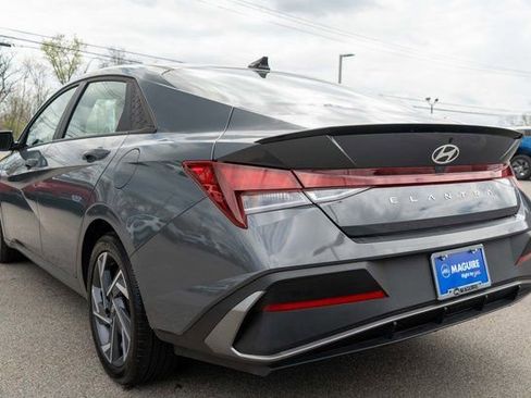 Used 2025 Hyundai Elantra Sport FWD image 8